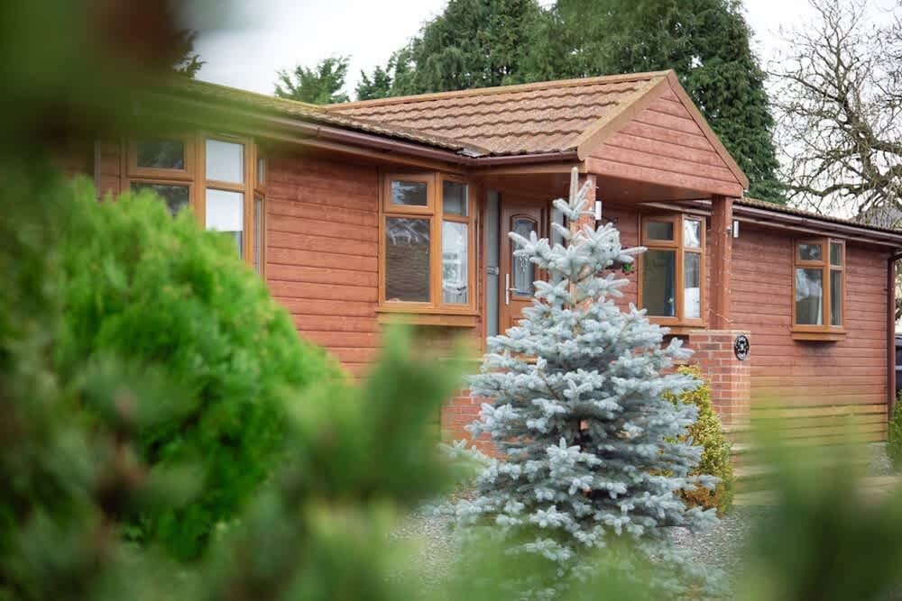 Stunning 3 Bedroom Lodge With Hot Tub in York