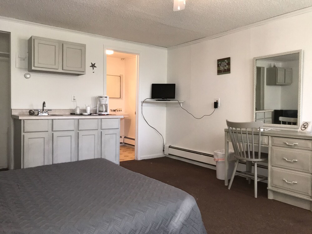White Feather Motel