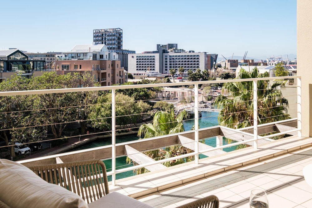 Escape to Exquisite Ellesmere 401 view 3
