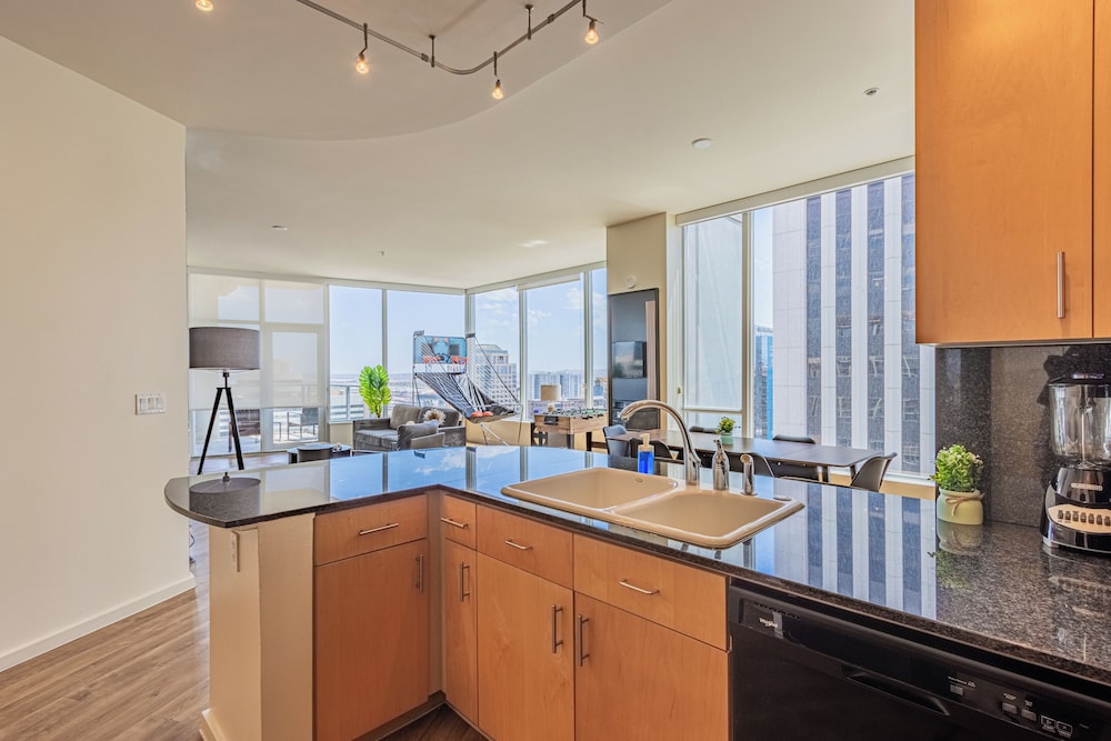 ROVE LIVING/KL - 44 Monroe