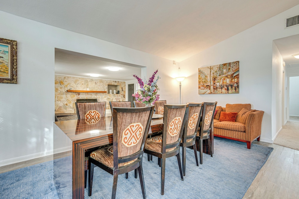 12 Mi to Beach: Home w/ Outdoor Dining in Cocoa!
