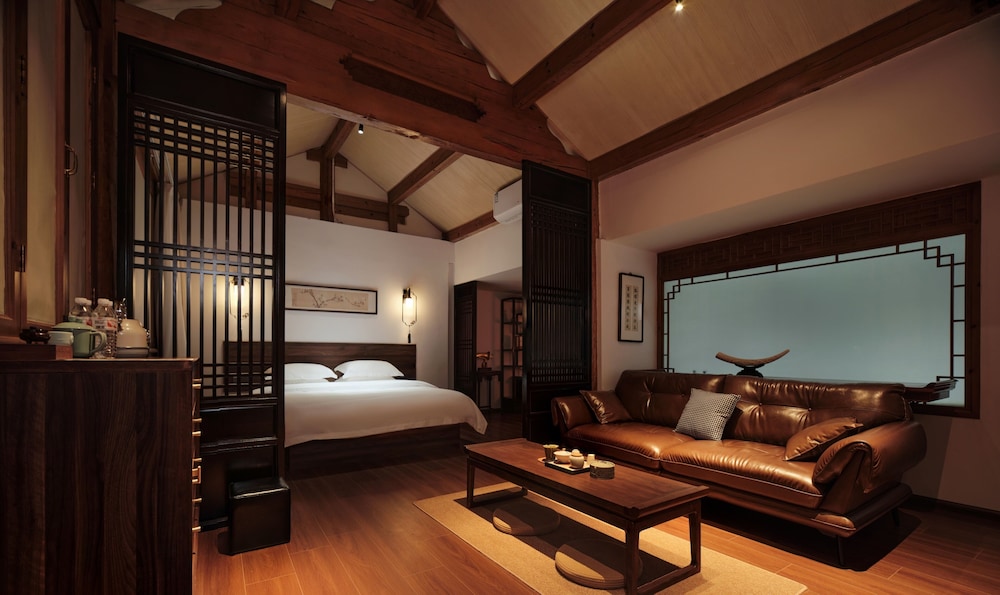 Shaxi Ancient Town Chang Le Li Chinese Courtyard Hotel