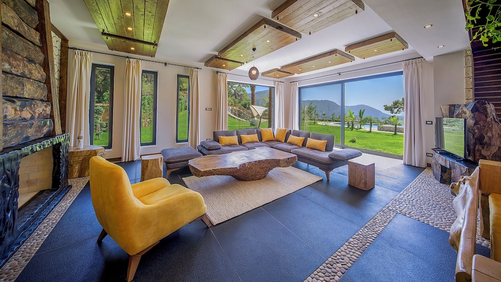 Private Island-Style Ultra Luxury Villa Estate