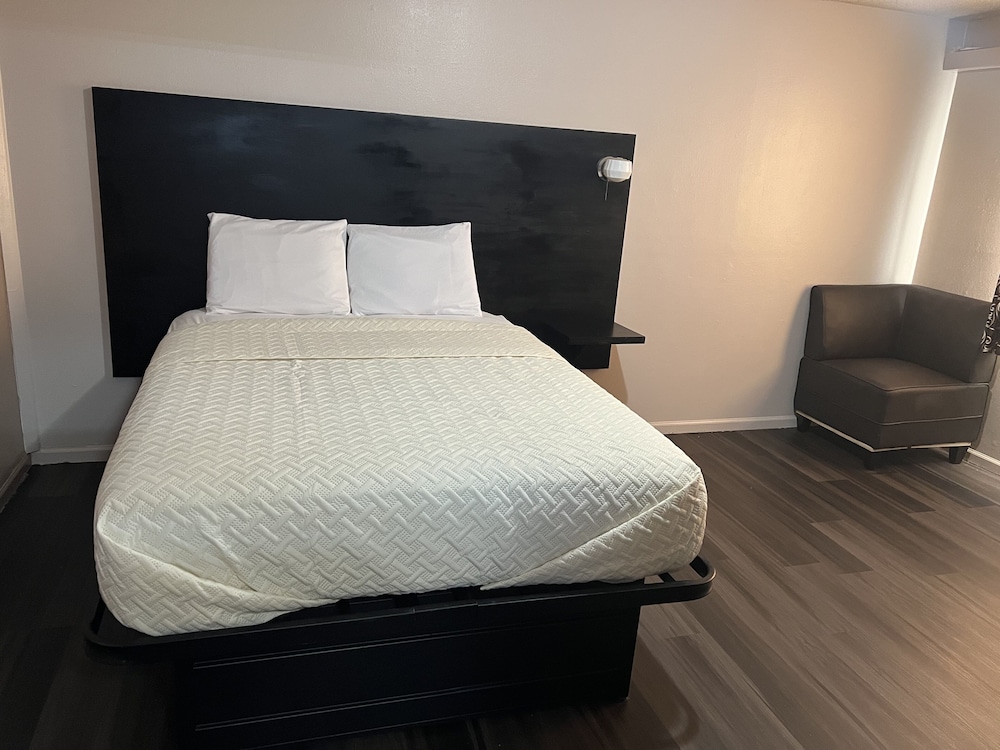 Sedalia Vacations - Laci's Country Inn - Property Image 3