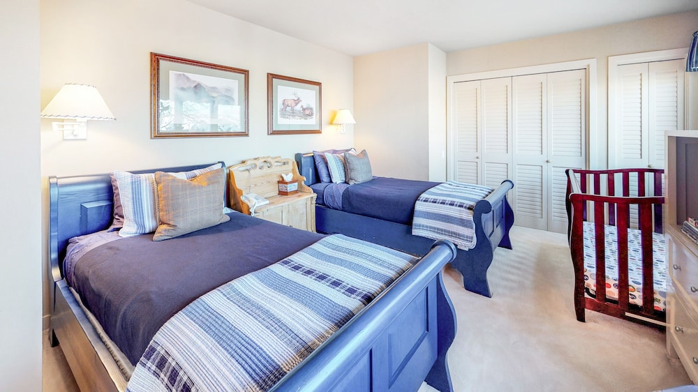 Trails Edge by Snowmass Vacations view 5
