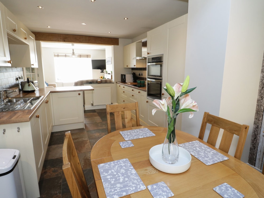 4 Anglesey Road