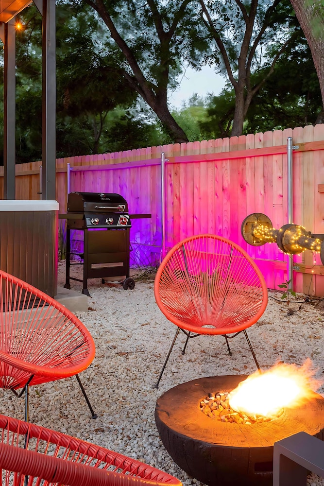 Stylish Clubhouse Retreat w/ Hot Tub Near Downtown