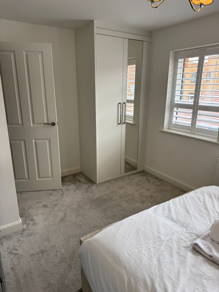 Luxurious Majestic 4 Bedroom- Free Parking