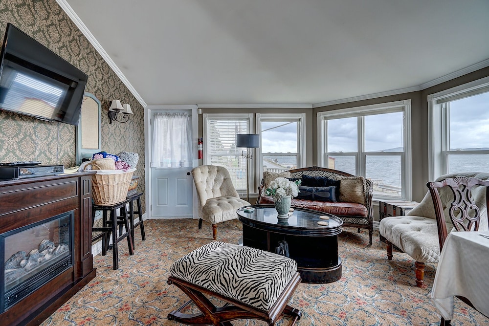 Inn By The Bay
