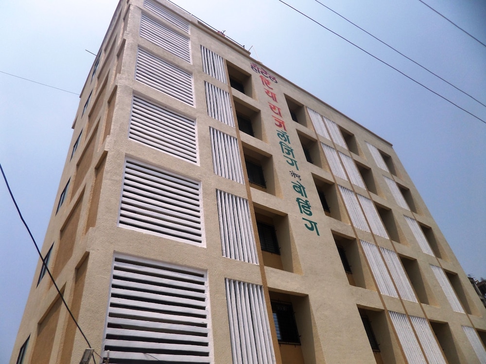 Riya Raj Hotel