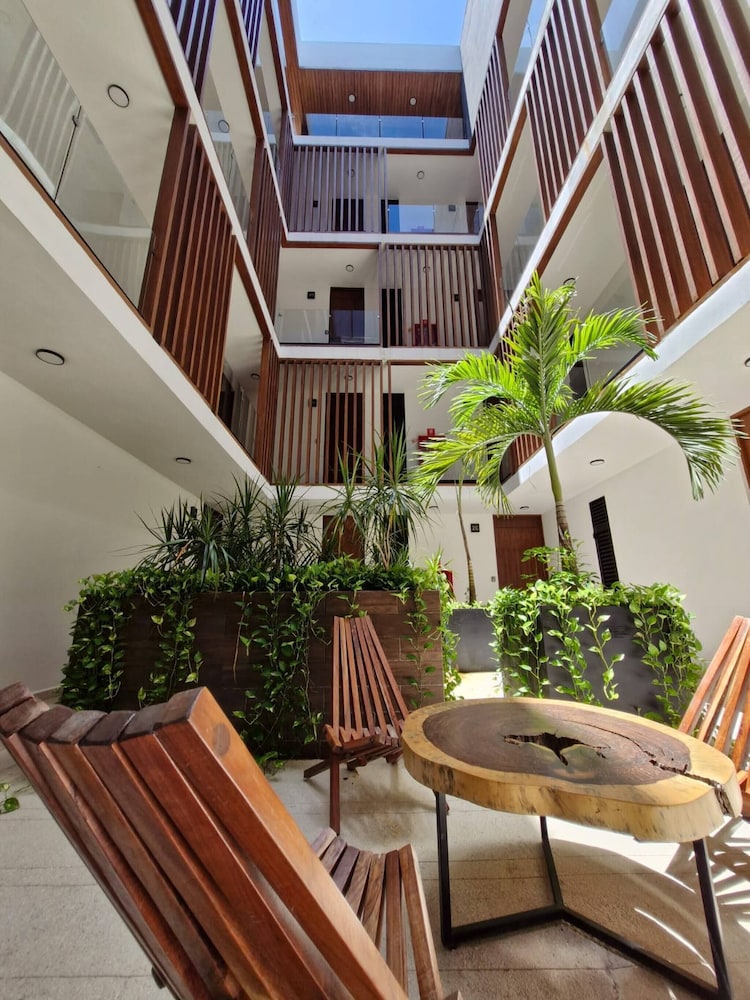 Super Cute Flat on 5th Ave in PdC Steps From Beach