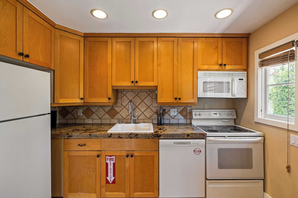 Dandelion by Avantstay Pool, 0.2mi to Downtown!