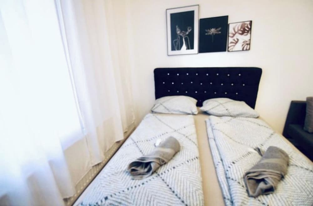 Cozy 3BR Apartment Near Augarten Park