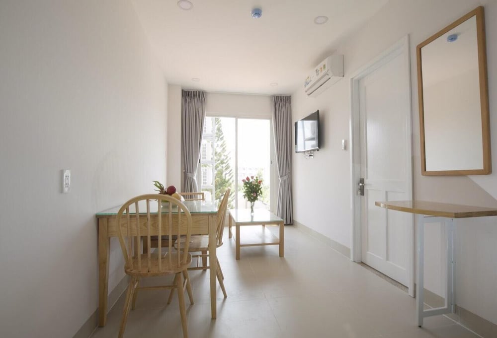 New Hampton Hospitality - Cornelia Hotel & Apartment