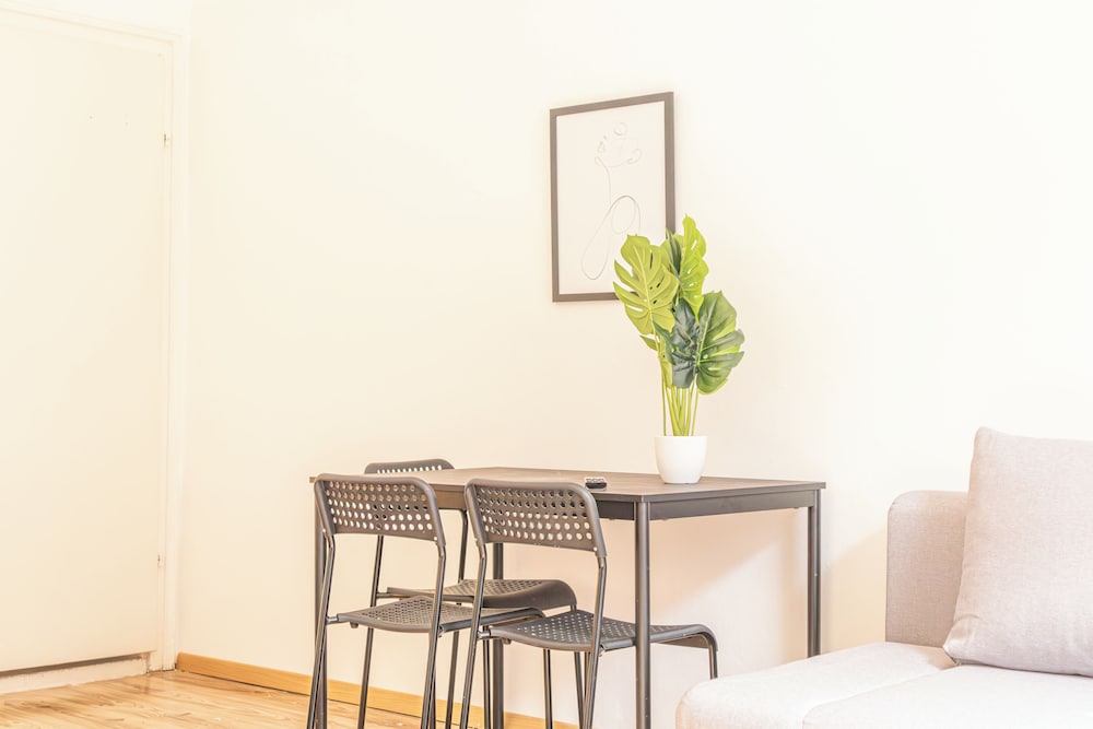 Charming 2BR Apt Close to Westbahnhof
