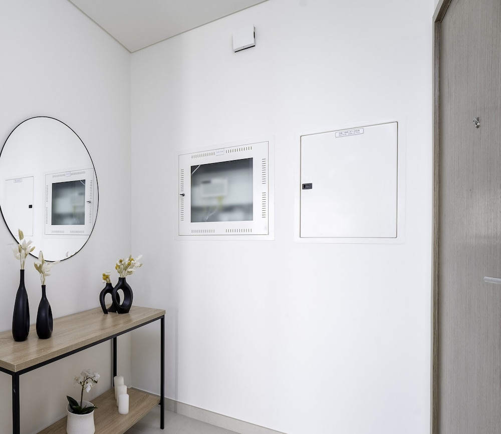 Sleek 1BR in Burj Royale with Canal View