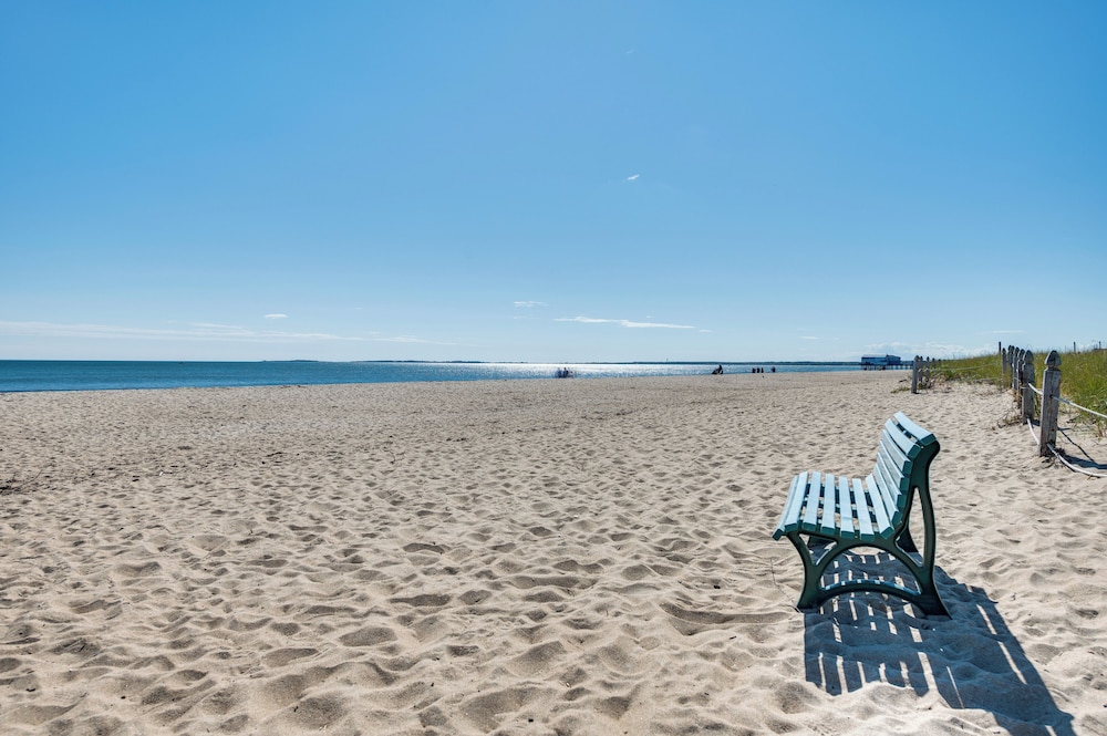 Walk to Ocean & Pier: Prime OOB Condo!
