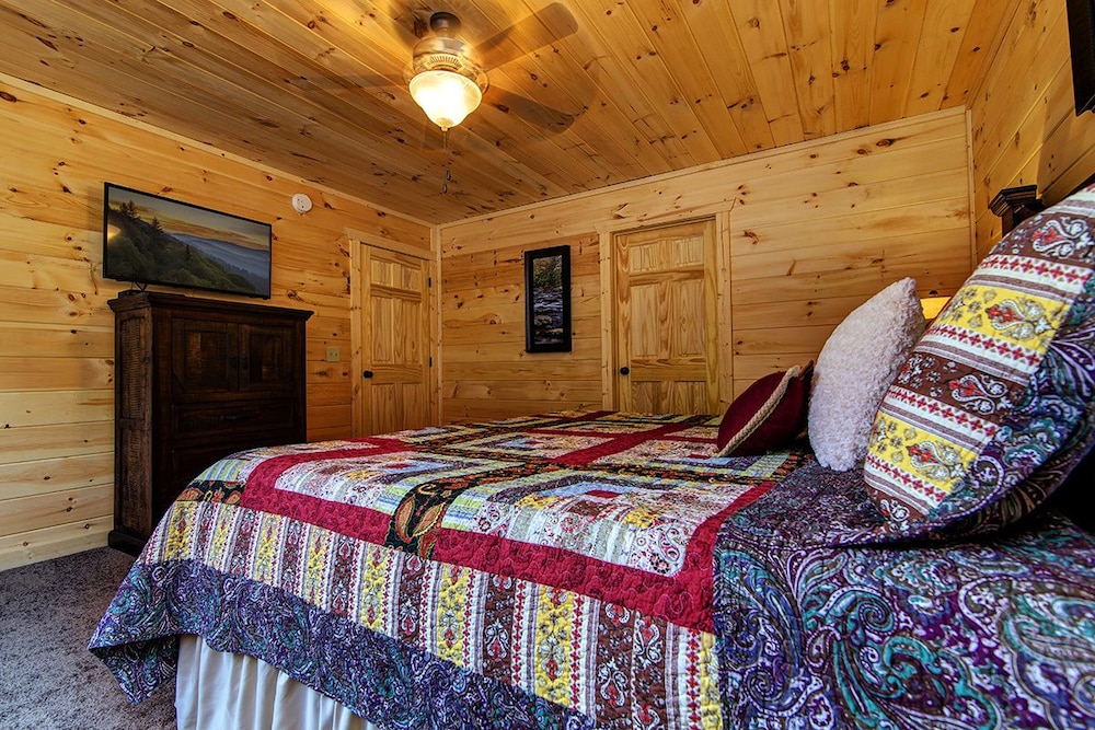 A River Runs Through It - 3 Bedrooms, 3 Baths, Sleeps 12 Cabin by RedAwning