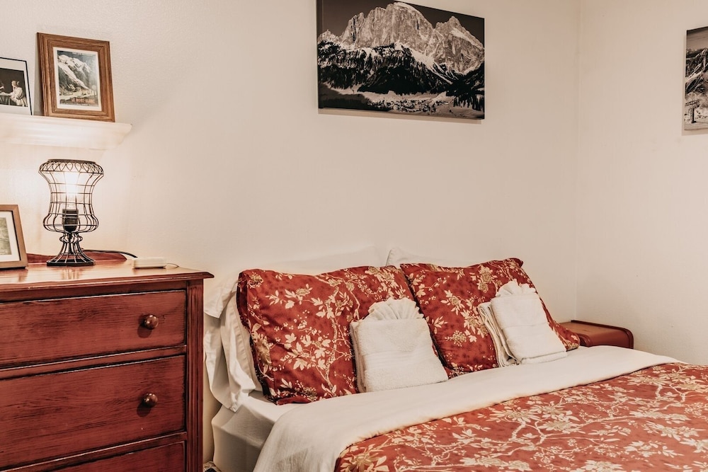 01sl - Hot Tub - Pet Friendly - Bbq - Sleeps 8 3 Bedroom Home by RedAwning
