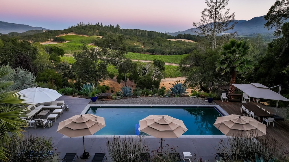 Kenwood Vista by Avantstay 7acres w Pool Fire Pit Vineyard Views