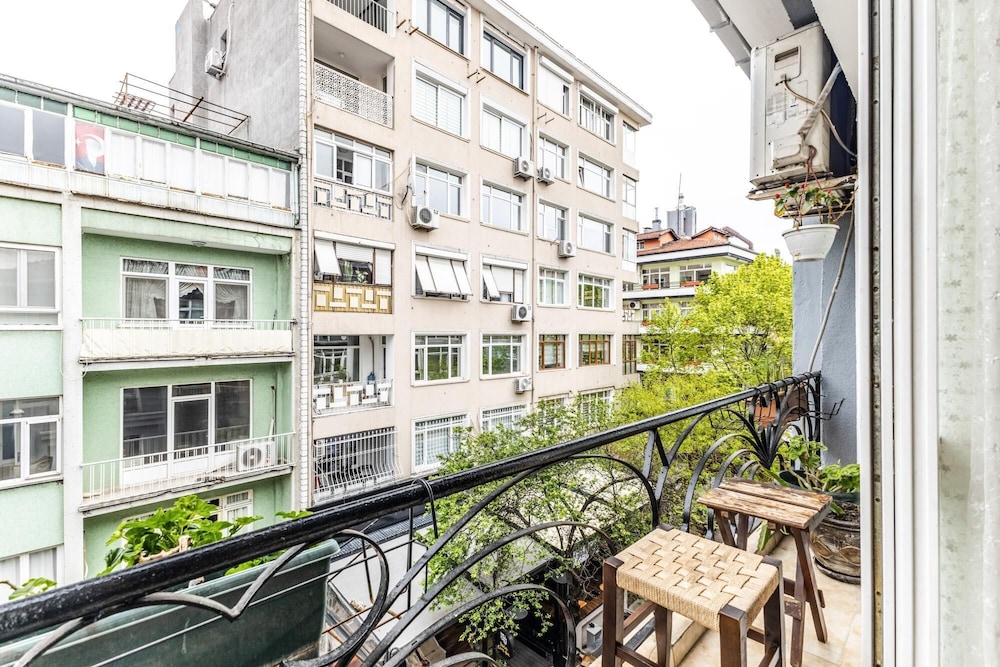 Tasteful Flat Near Moda Coast in Central Kadikoy