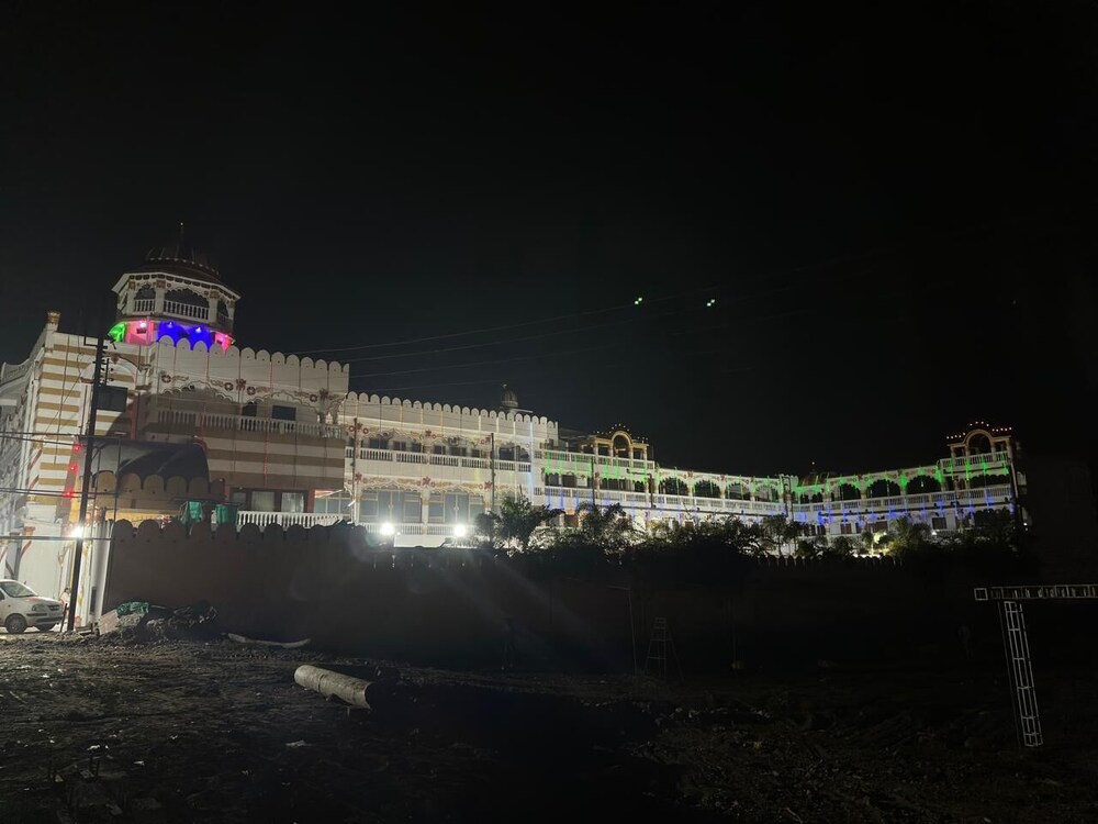 Hotel Karishma Palace Badnawar