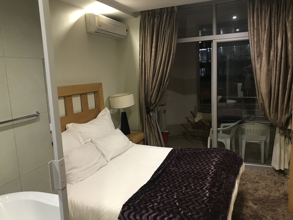 First Divine Suites - Hydro Park