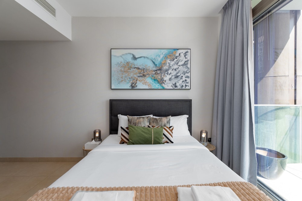 Sleek 1BR at Dubai Marina w Balcony