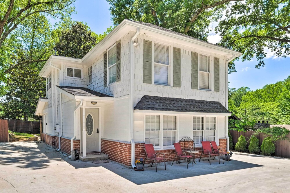 Cheery Cottage w/ Yard < 1 Mile to Marietta Square view 3