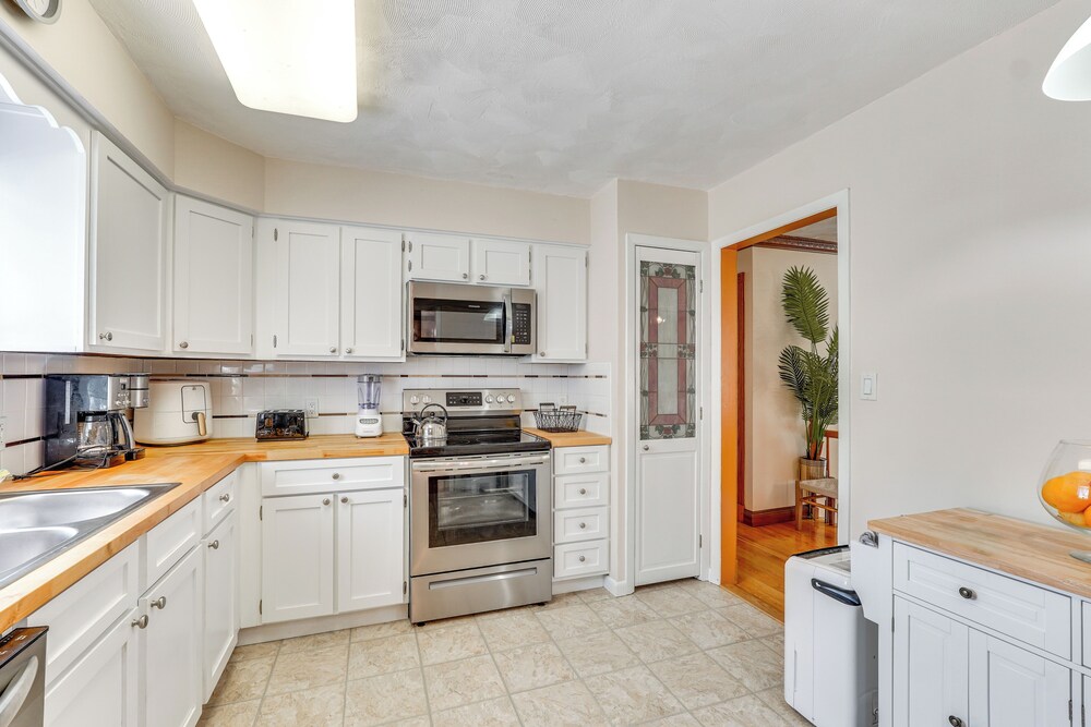 Peaceful 1-acre Parksville Home: Large Deck & Yard