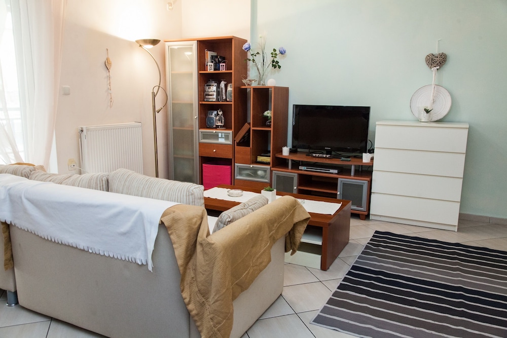 Cozy apt in Peristeri near Metro station