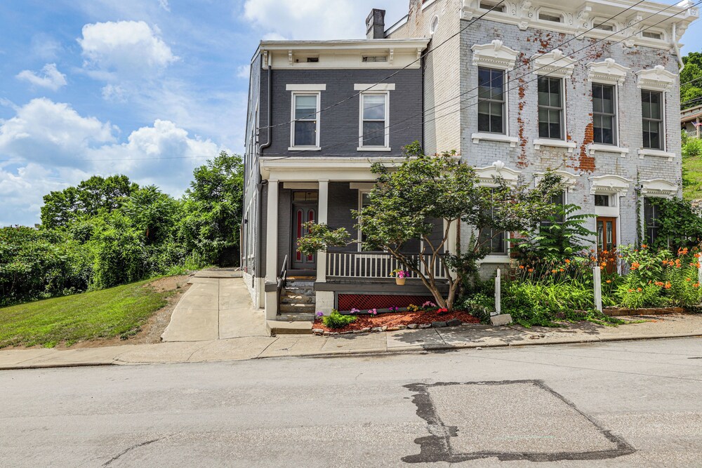 Game Days, Grubs & More: Updated Cincinnati Home!