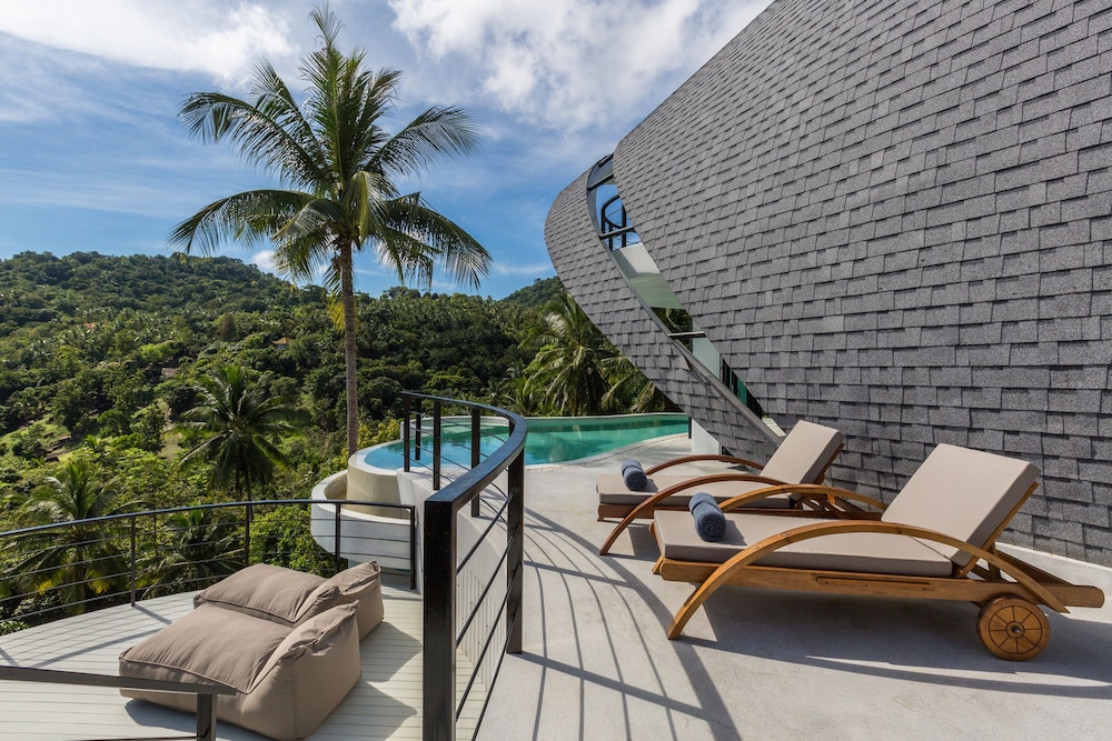 Villa Shadow