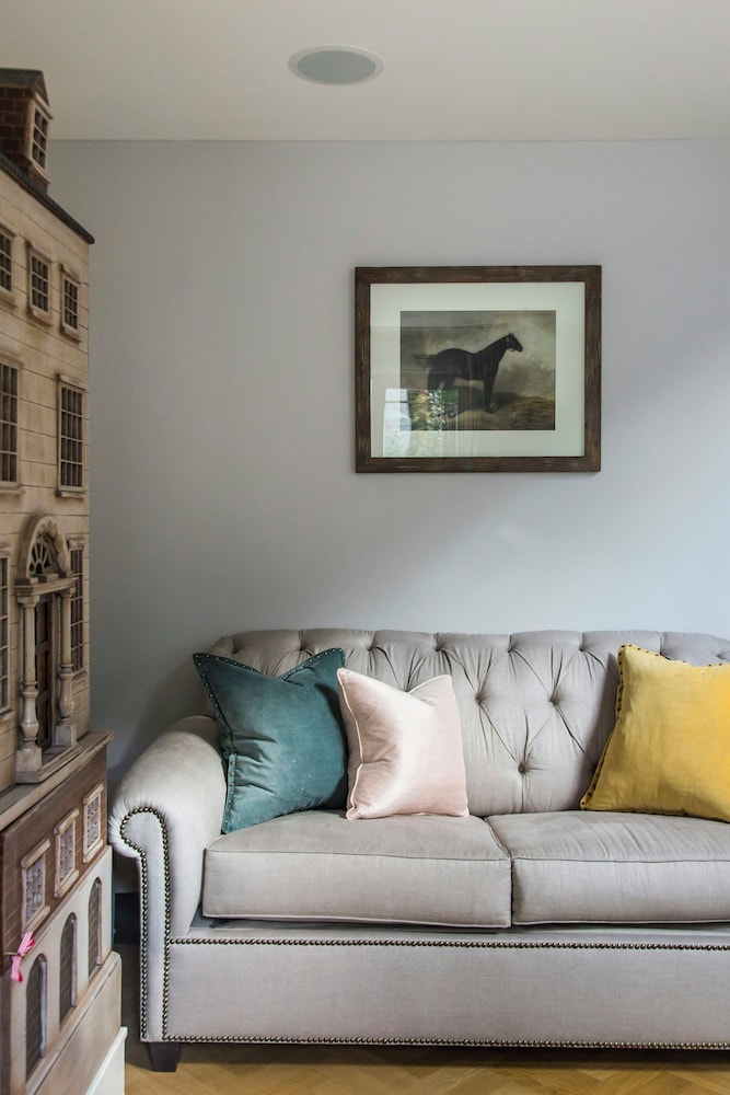Ovington Gardens by Onefinestay