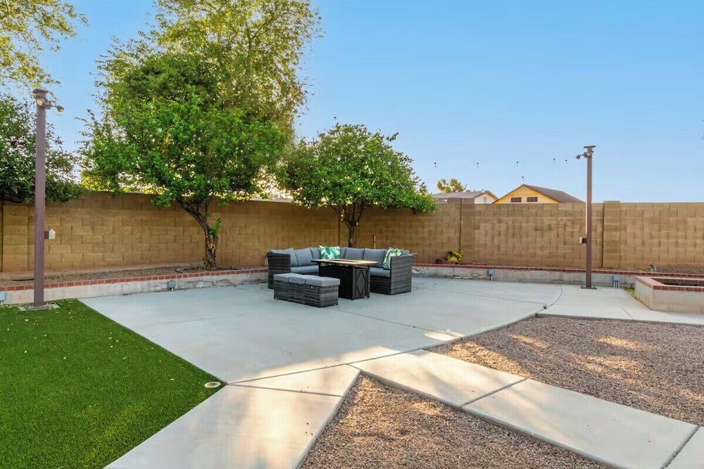 Chandler oasis with pool & hot tub