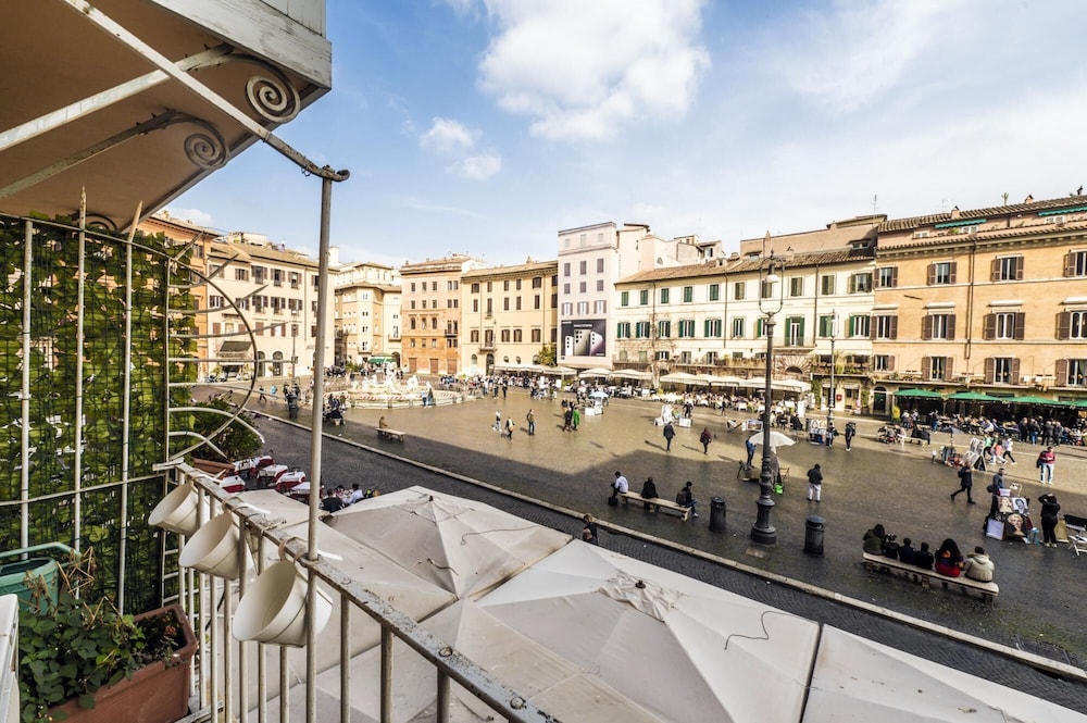 Caden Splace - Dbalconycollection at Piazza Navona