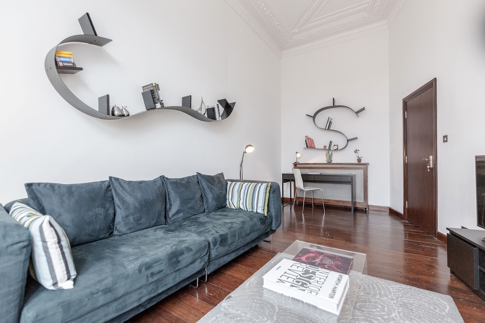 South Ken Apartment by BaseToGo