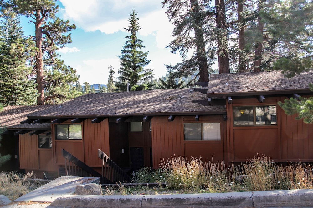 Mammoth West 111 Cozy Condo, Just A Short Walk to Canyon Lodge by RedAwning