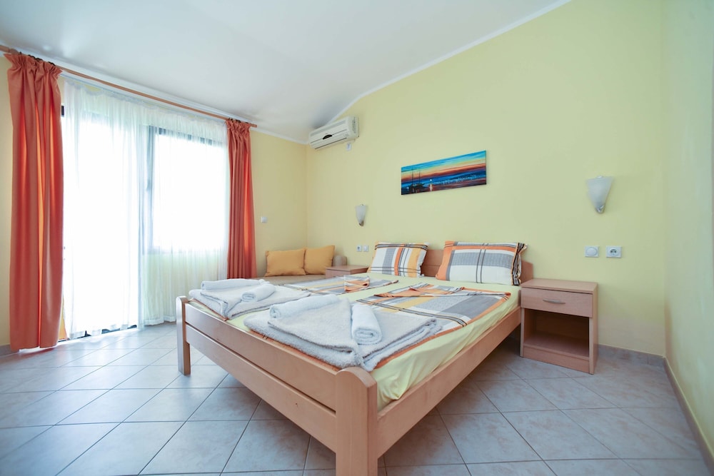 Apartments Calenic photo 5