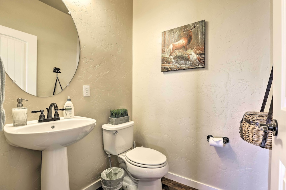 Deluxe Granby Ranch Hillside Home: Private Hot Tub