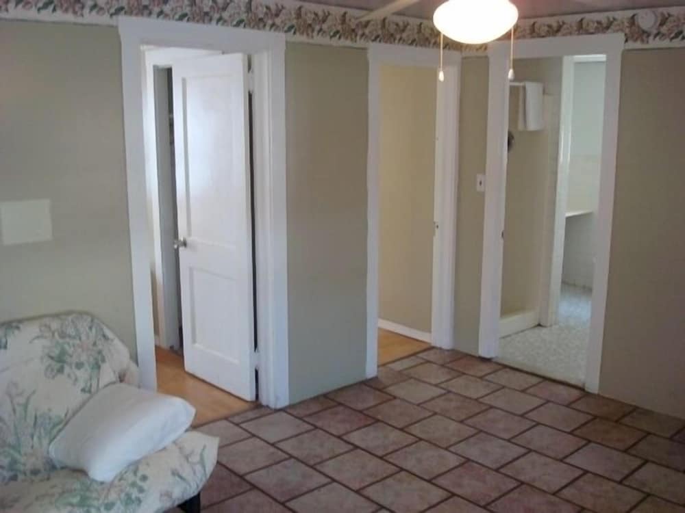 Four Winds Motel