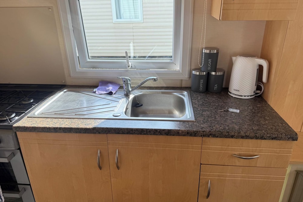2 Bedroom Chalet Sleeps 6 -free Parking -Tv -wifi