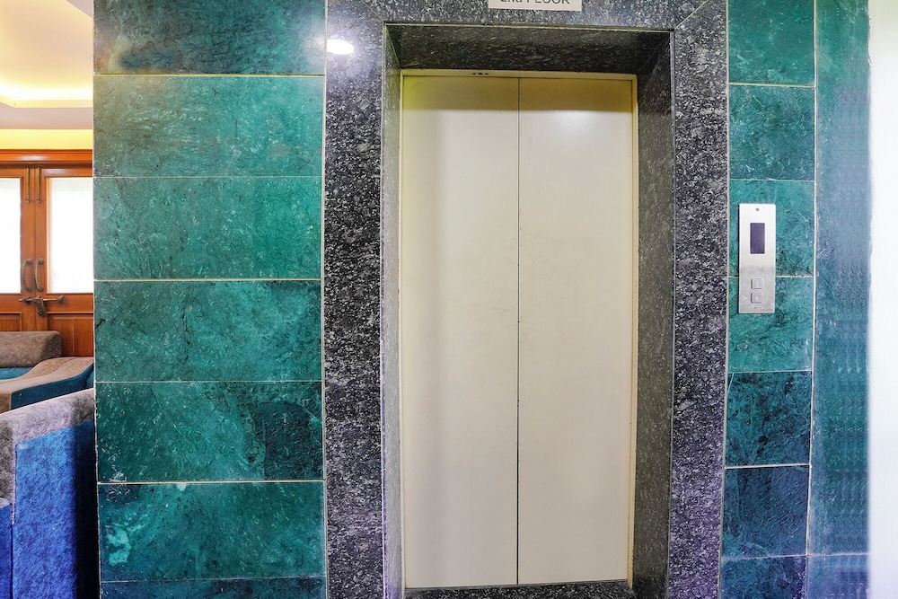 Fabhotel Sheen Residences