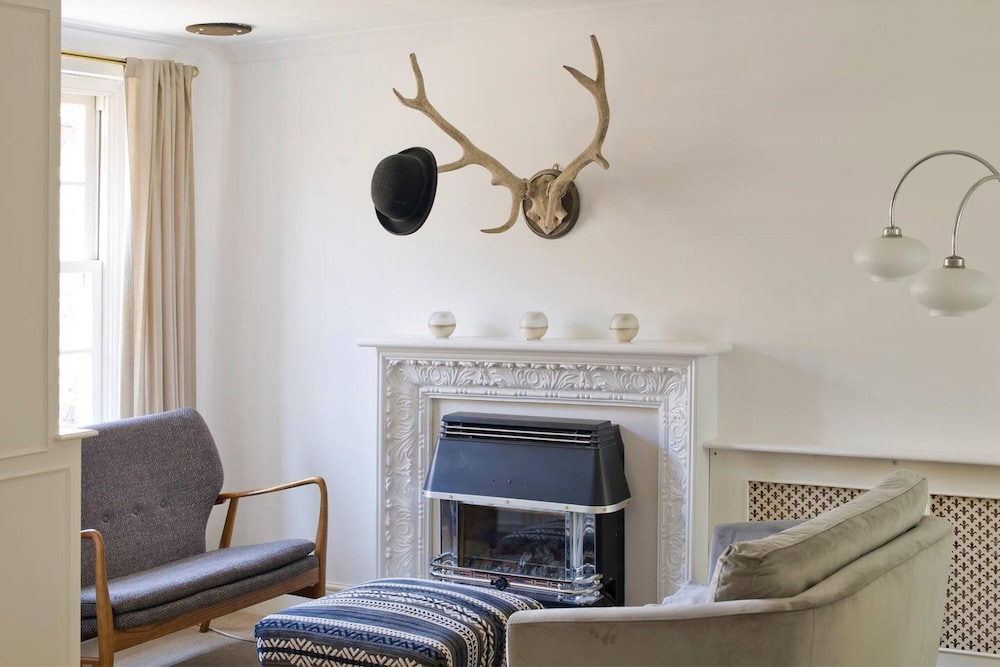 Traditional 2-bed Apartment Notting Hill