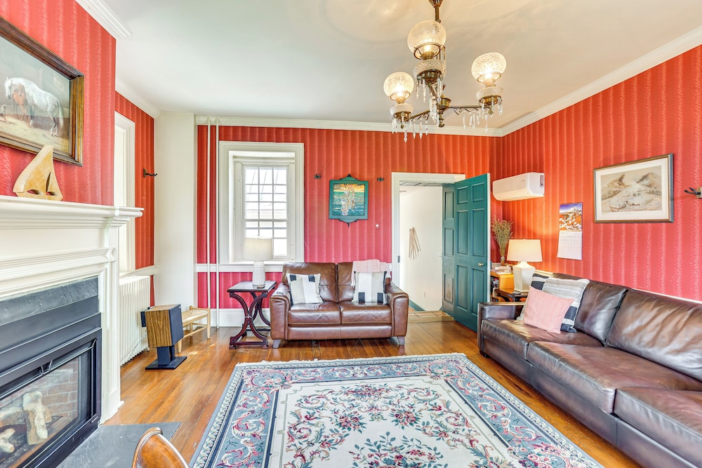8 Mi to Reading: Spacious Farmhouse Retreat!