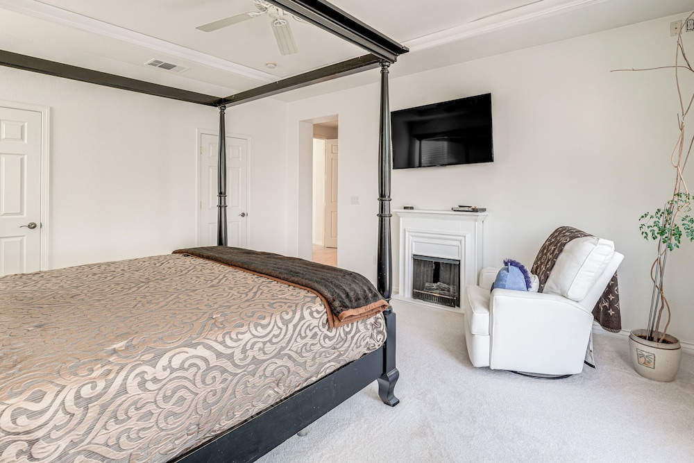 3 Mi to Main St Tracy: Homey Retreat w/ Game Room!