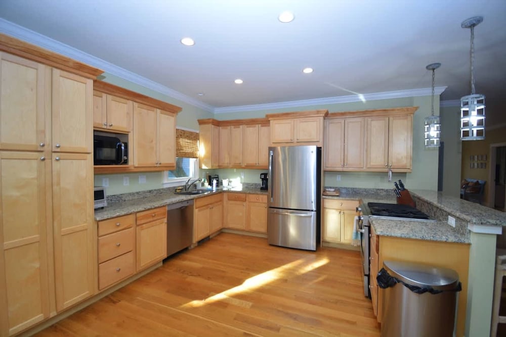 Island Time - Pet Friendly and Minutes From Beach