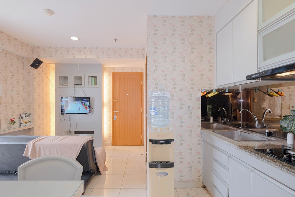 2Br Apartment Connected To Mall At Cinere Bellevue Suites