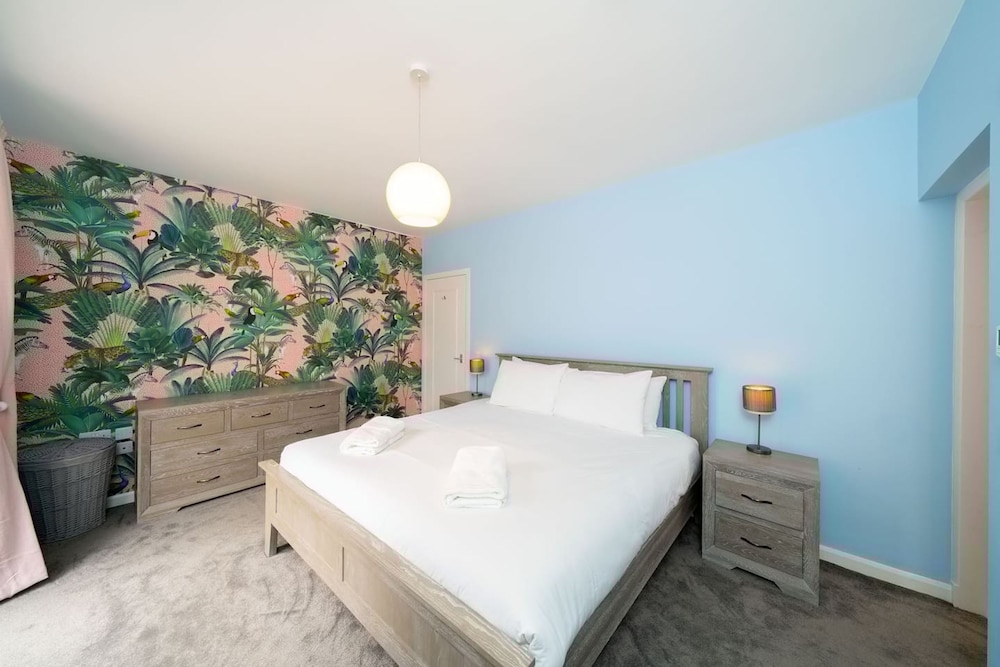 Newhall Gardens - Botanical Bliss view 4