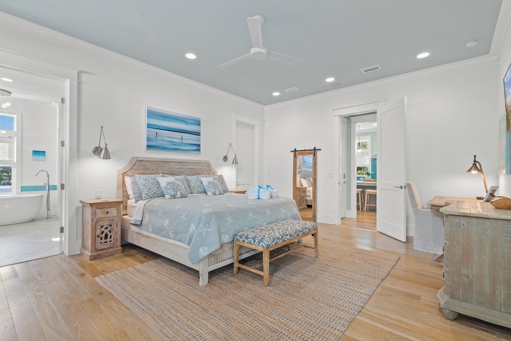 Sea Dlight: 3BR Beach Home Sleeps 10 With 4 Bikes in Watersound West